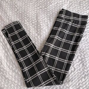 Stylish Black and White Checkered Women’s Leggings